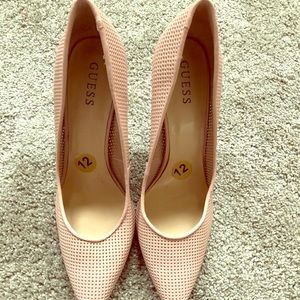 Guess pumps